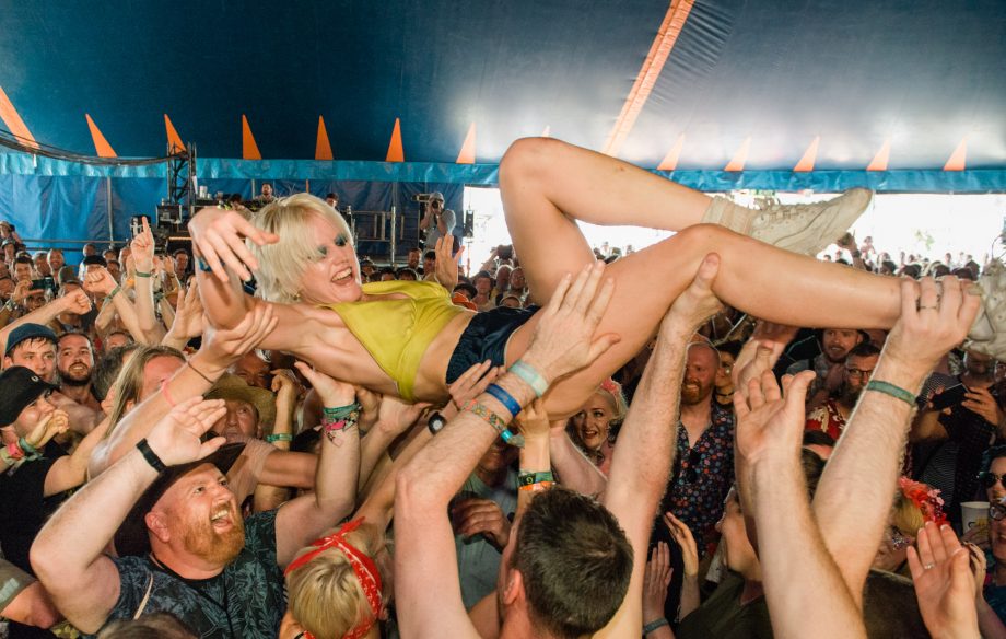 Amyl + The Sniffers Glastonbury