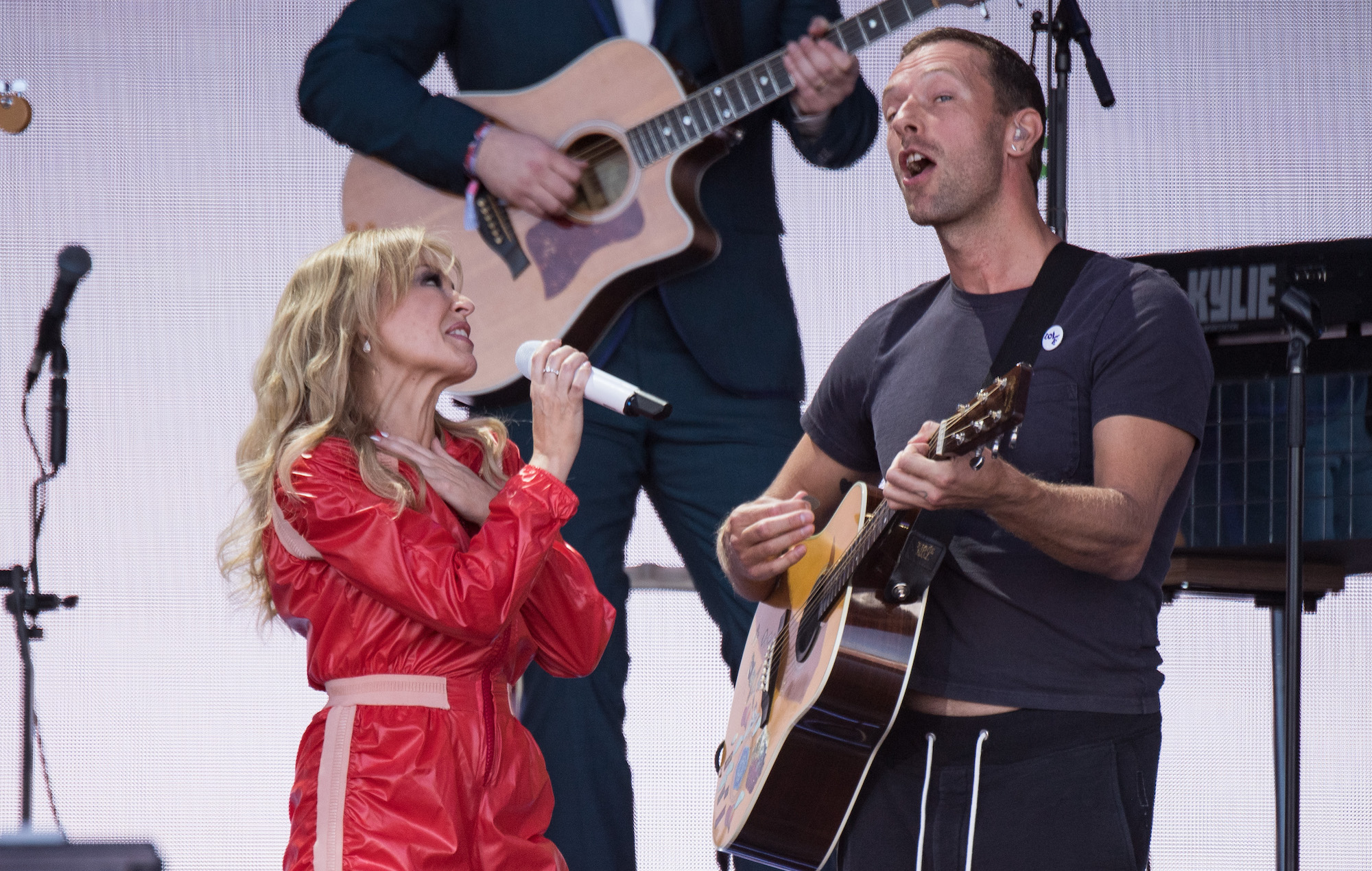 Kylie Chris Martin Glastonbury