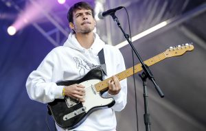 Watch Rex Orange County perform 'Loving Is Easy' and '10/10' on 'Jimmy Fallon'