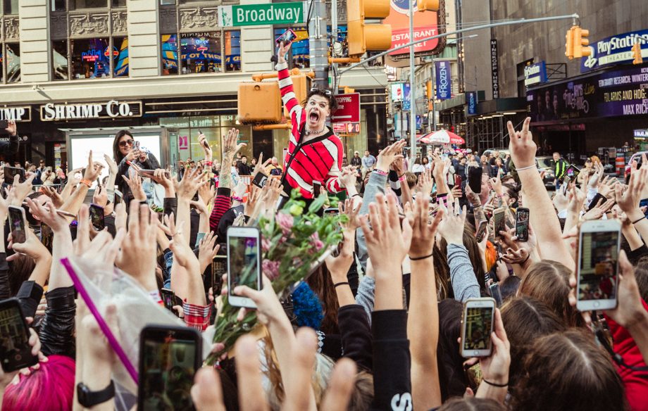 Yungblud premieres 'Original Me' video in New York's Times Square