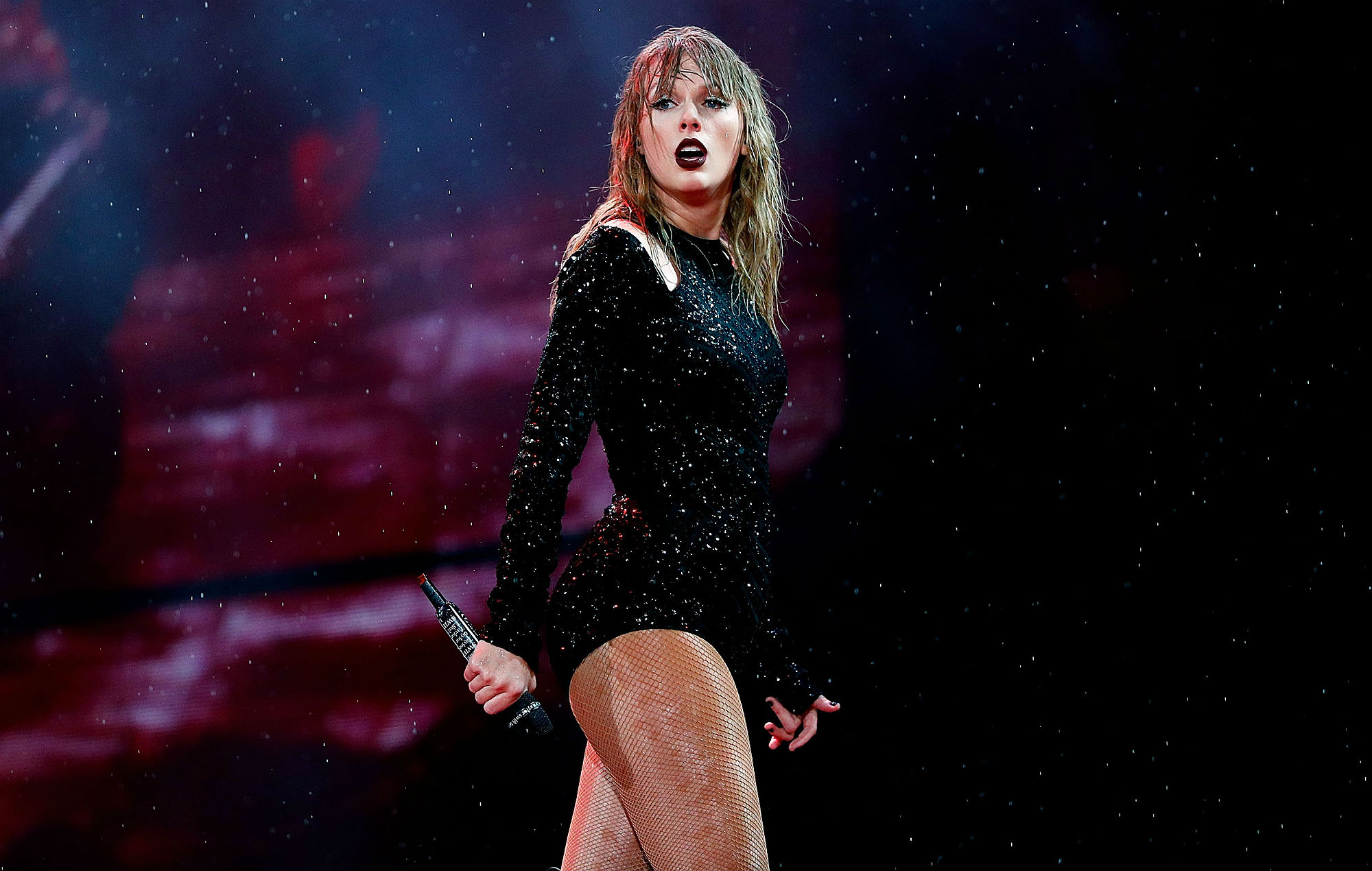 Taylor Swift, live
