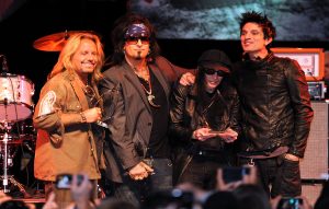 Mötley Crüe share online petition urging them to reunite for a tour